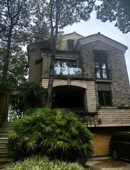 麓山国际社区是哪个区