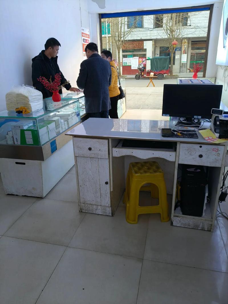 兖州金村社区手机店里