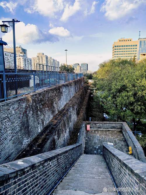 西便门西里社区中心站