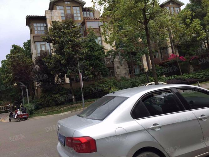 麓山国际社区塞尔维蒙