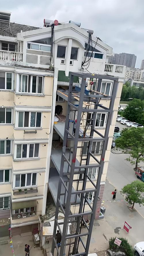 华林新村社区装电梯